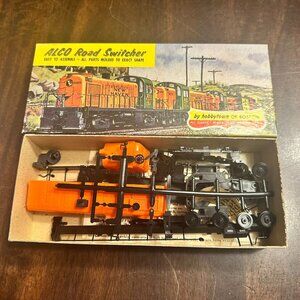 Hobbytown Alco Road Switcher Locomotive Kit 1:49 Scale Orange & Black Vintage Mo